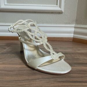 Caparros Ivory Silk Wedding Evening Heels Women’s US Size 8B | Stiletto Short
